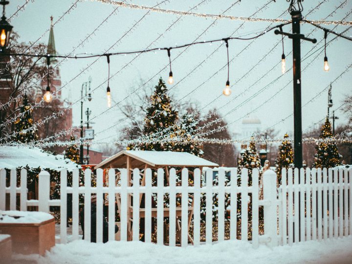 Jouluvalot ja parvekekoristeet Espoossa: kaupunki ja pelastuslaitos muistuttavat sähköturvallisuudesta