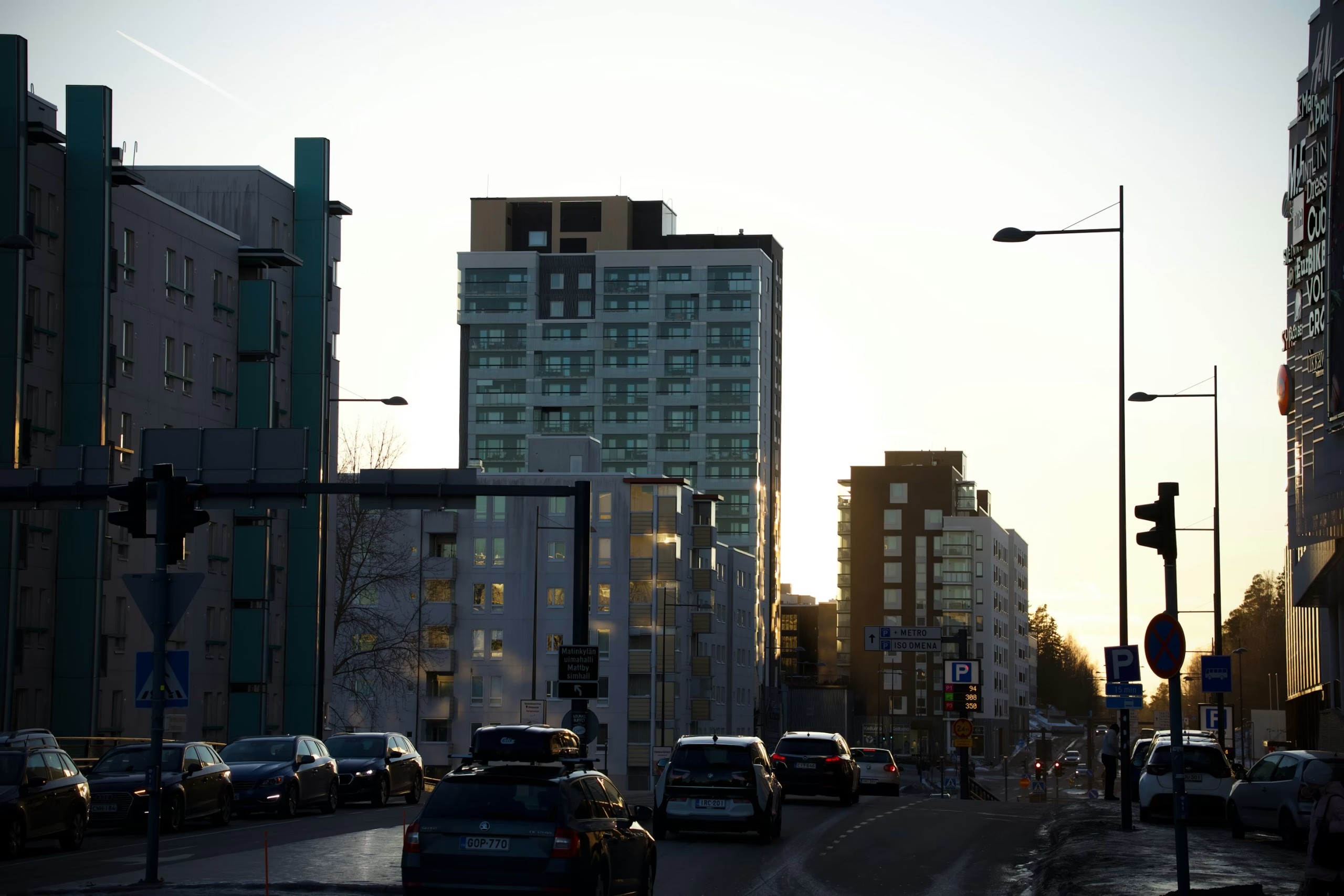 Espoon liikenne nyt 26.11. klo 18: Kehä II:n työmaa hidastaa – seudulla onnettomuus Porvoonväylällä