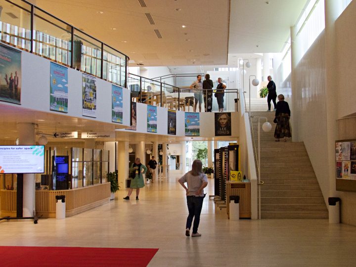 Tatu ja Patu veti Hevosenkengän täyteen välipäivänä – esitys myytiin loppuun Espoossa