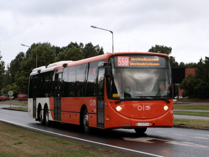 Johto väärään liittimeen, valokaari poltti reiän bussin pohjaan – Sähköinsinöörit varoittaa sähköbussien huoltoriskeistä