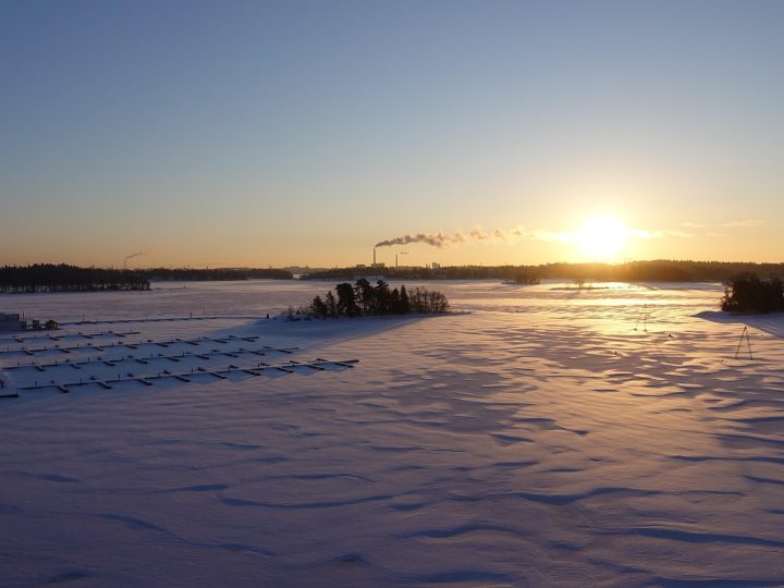 Espoon uutiskatsaus 3.–9.12.2025: talousarvio 2026 hyväksytty, pysäköinti kallistuu ja poliisi tutkii pahoinpitelyä sekä jalankulkijaonnettomuutta – 10 poimintaa