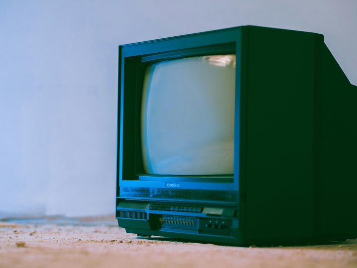 Peltipurkista hillopurkkiin – Pickle Free tuo kansainvälisen taideviittauksen Espoon kulttuurikeskukseen