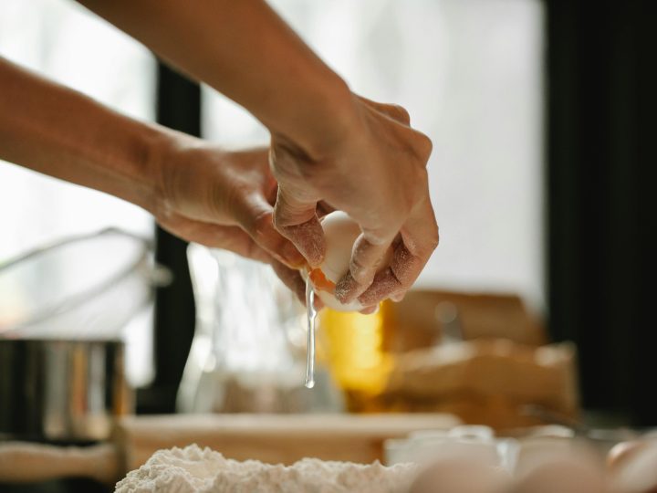 Keittiö muuttui fysiikan laboratorioksi Otaniemessä – gastrofysiikan luento toi huippututkimuksen espoolaisten arkeen