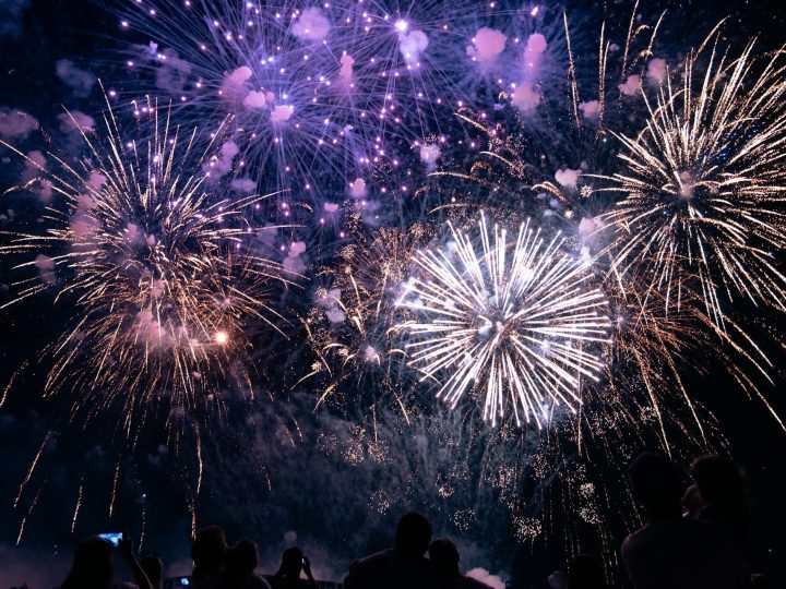 Espoossa muistutetaan ilotulitteiden pelisäännöistä: käyttöaika, ilmoitukset ja suojalasit ratkaisevat