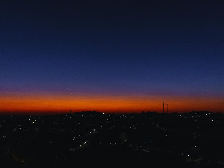 Espoo värjäytyi oranssiksi – kampanja muistuttaa naisiin ja tyttöihin kohdistuvasta väkivallasta