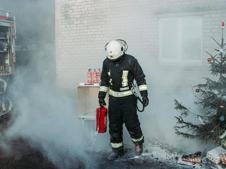 Paritalopalo Espoossa jouluaattona – henkilövahingoilta vältyttiin, vahingot jäivät suuriksi