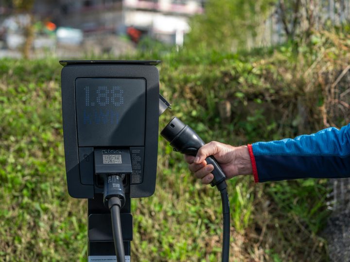 Espoo on sähköautoilun ykköskunta – jo yli 16 000 täyssähköautoa liikenteessä