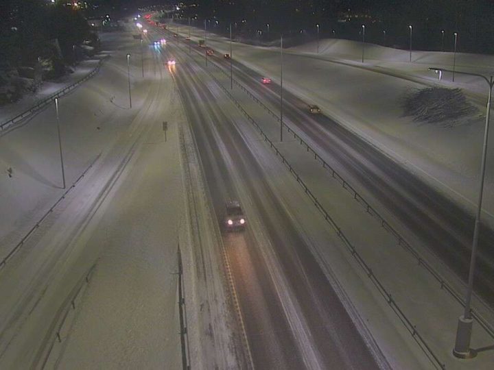 Turunväylän ketjukolari pysäytti aamuliikenteen Espoossa – viisi autoa, ei loukkaantumisia