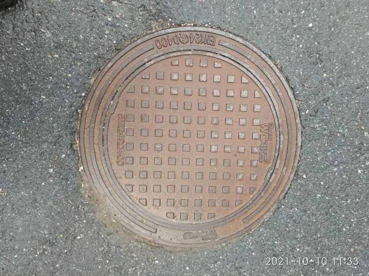 HSY:n juhlavuosi näkyy katukuvassa: kaivonkansiin tulee uusi ilme myös Espoossa