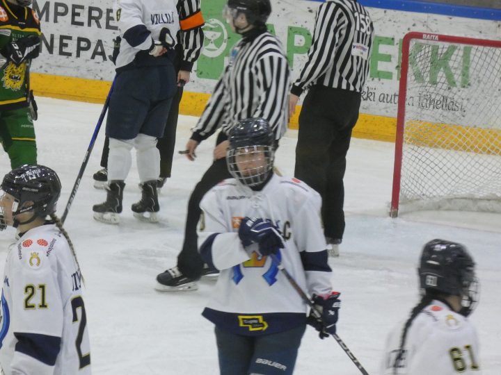 Tappara karkasi Metro Areenalla: Kiekko-Espoo hävisi 2–5 ja Brickleyn loukkaantuminen sävähdytti alkua