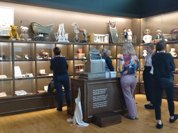 Espoon menovinkit 5.1.2026: Borealis-valotaidetta Tapiolassa, Museo Leikki, lukukoira ja kuutamoluistelu – 4 poimintaa