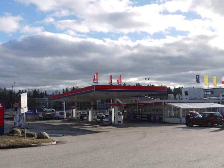 Teboil yrityssaneeraukseen – Espoossa vaikutus näkyy huoltoasemaverkossa ja arjen reiteissä