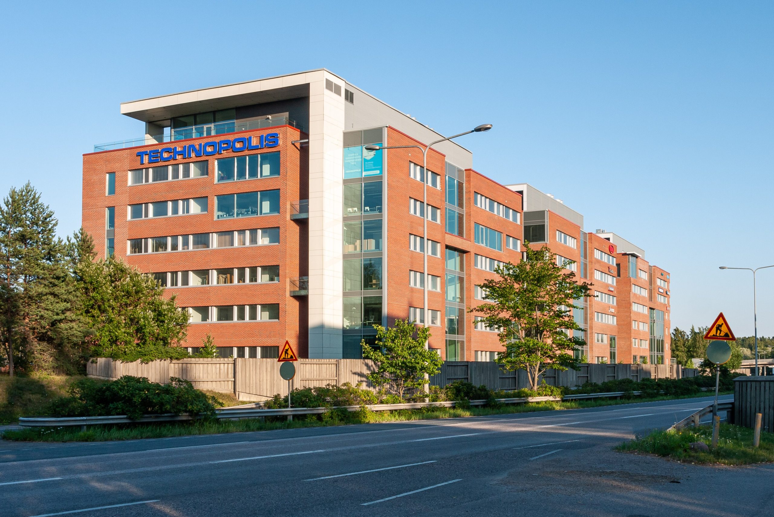 Otaniemestä koko Suomeen: Finnish AI Region jatkaa toiselle kaudelle – EU:n jatkorahoitus vahvistaa tekoälypalveluja