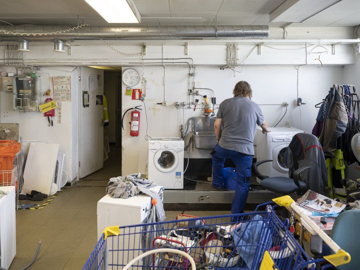 Kodinkoneiden korjaajapula näkyy pääkaupunkiseudulla – Espoossa korjaamisesta on tullut jonotuslaji