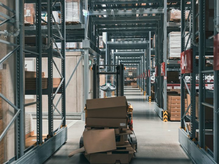 Logistiikkahallit siirtyvät kehyskuntiin – Espoossa muutos näkyy liikenteessä ja maankäytön paineessa