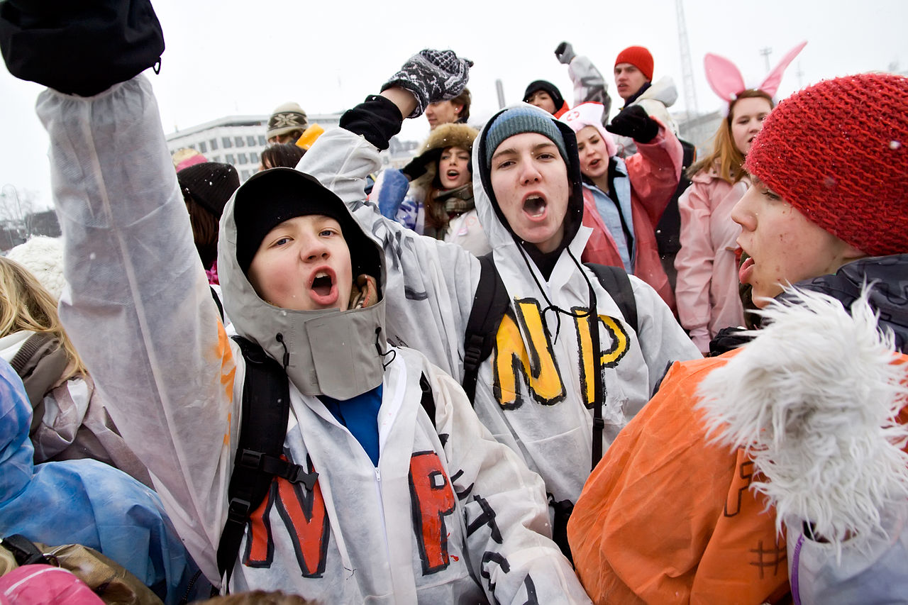 Penkkarit näkyivät Tapiolassa – Espoon kaupunki julkaisi videoita ja kuvia abiperinteestä