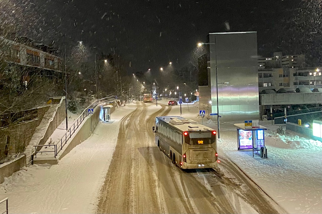 Ilmatieteen laitos: etelässä lunta ja paikoin jäätävää tihkua – liukkausriski korostuu Uudellamaalla 11.2.2026