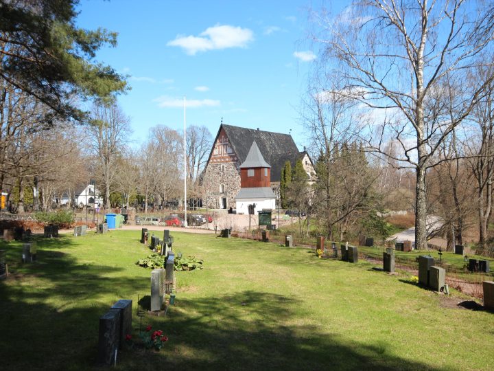 Hautaamiseen liittyvät maksut nousivat Espoossa 1.2.2026 – muutos osuu surun keskelle myös arjen budjettiin