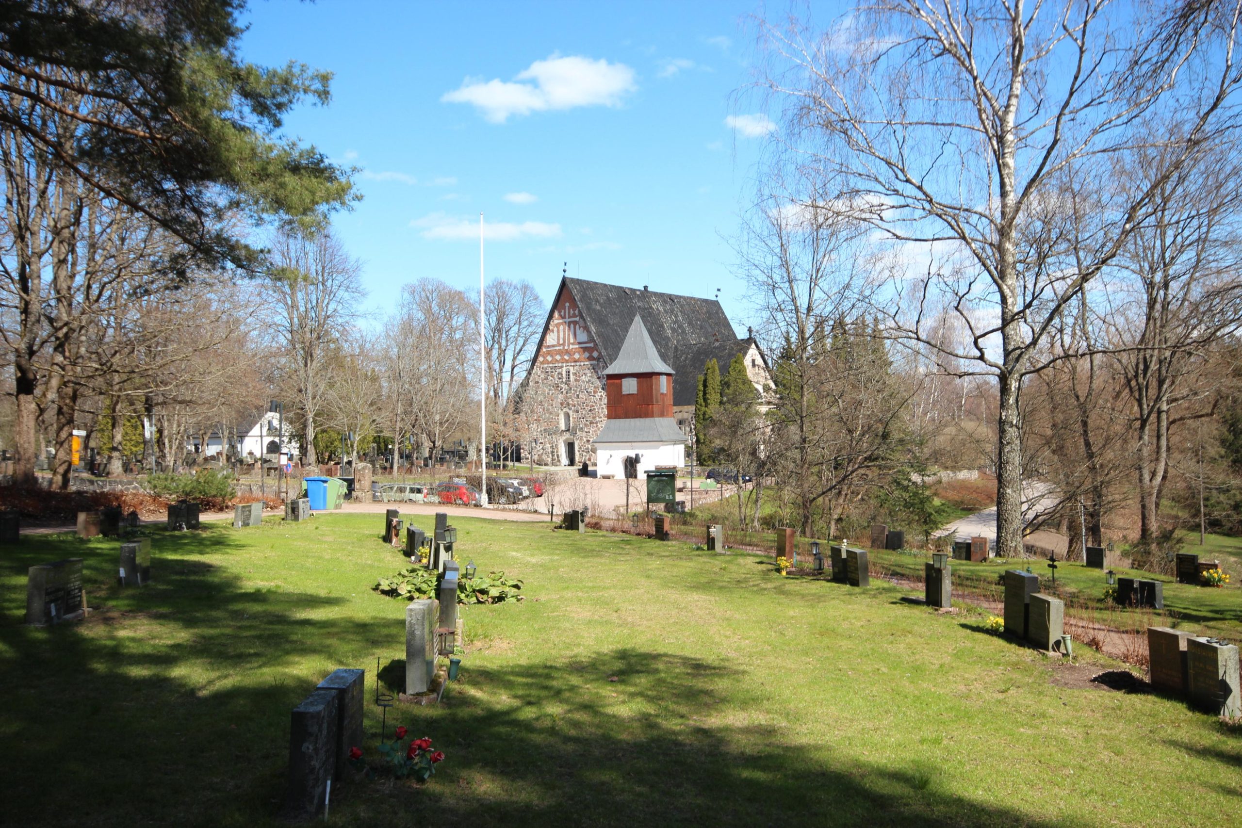 Hautaamiseen liittyvät maksut nousivat Espoossa 1.2.2026 – muutos osuu surun keskelle myös arjen budjettiin