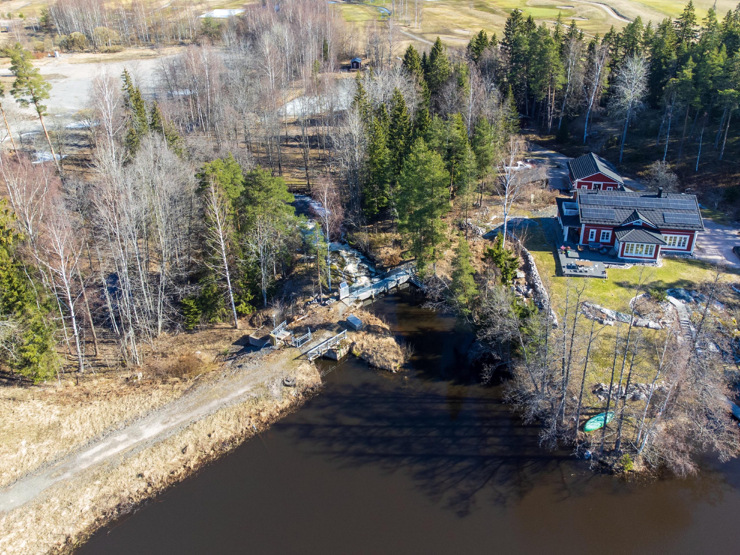 HSY: noin 1000 kuutiota jätevettä purkautui Gumbölenjokeen – putkirikko Blominmäen valuma-alueella