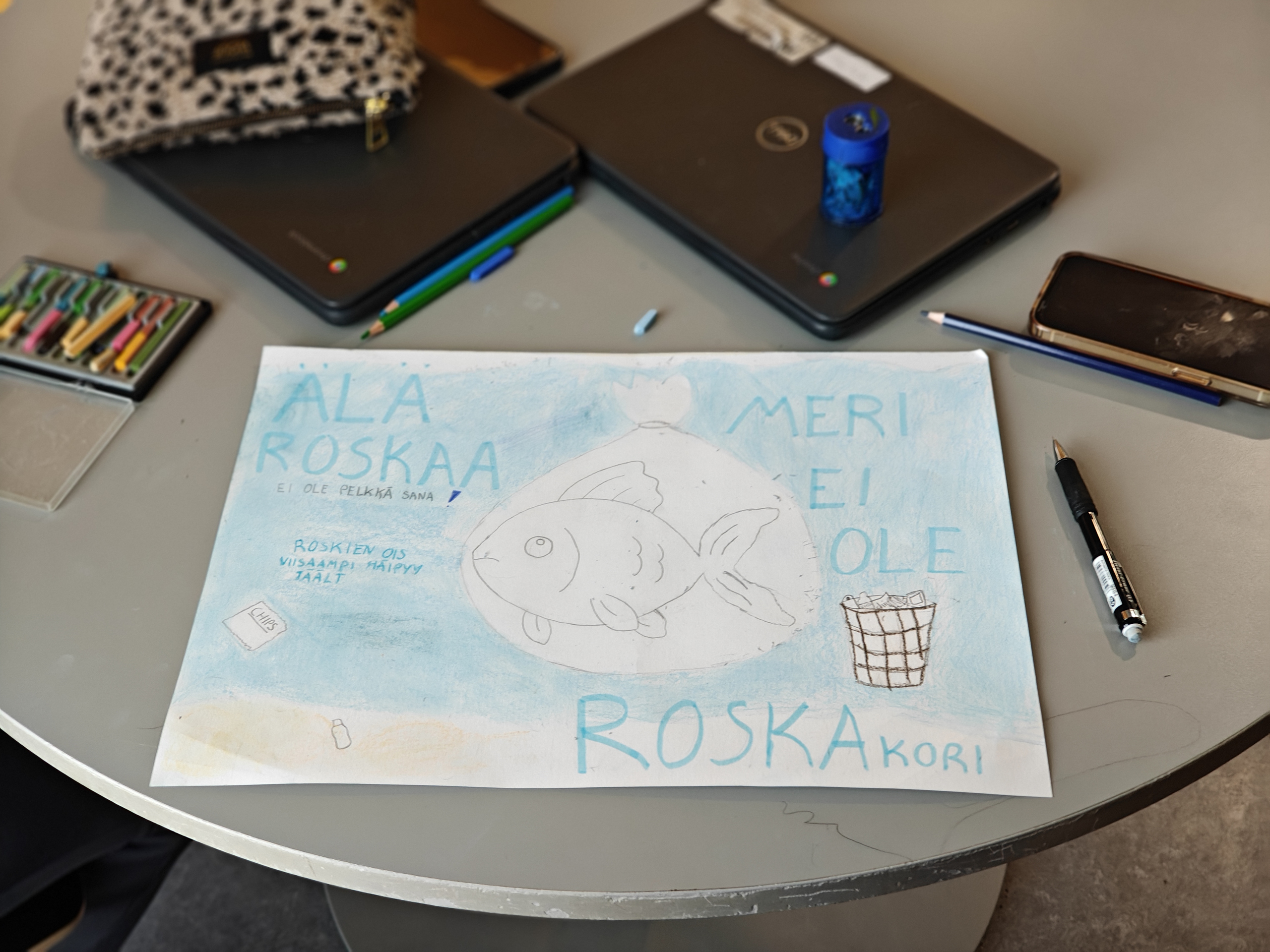 Juliste, jossa muistutetaan ettei meri ole roskakori.