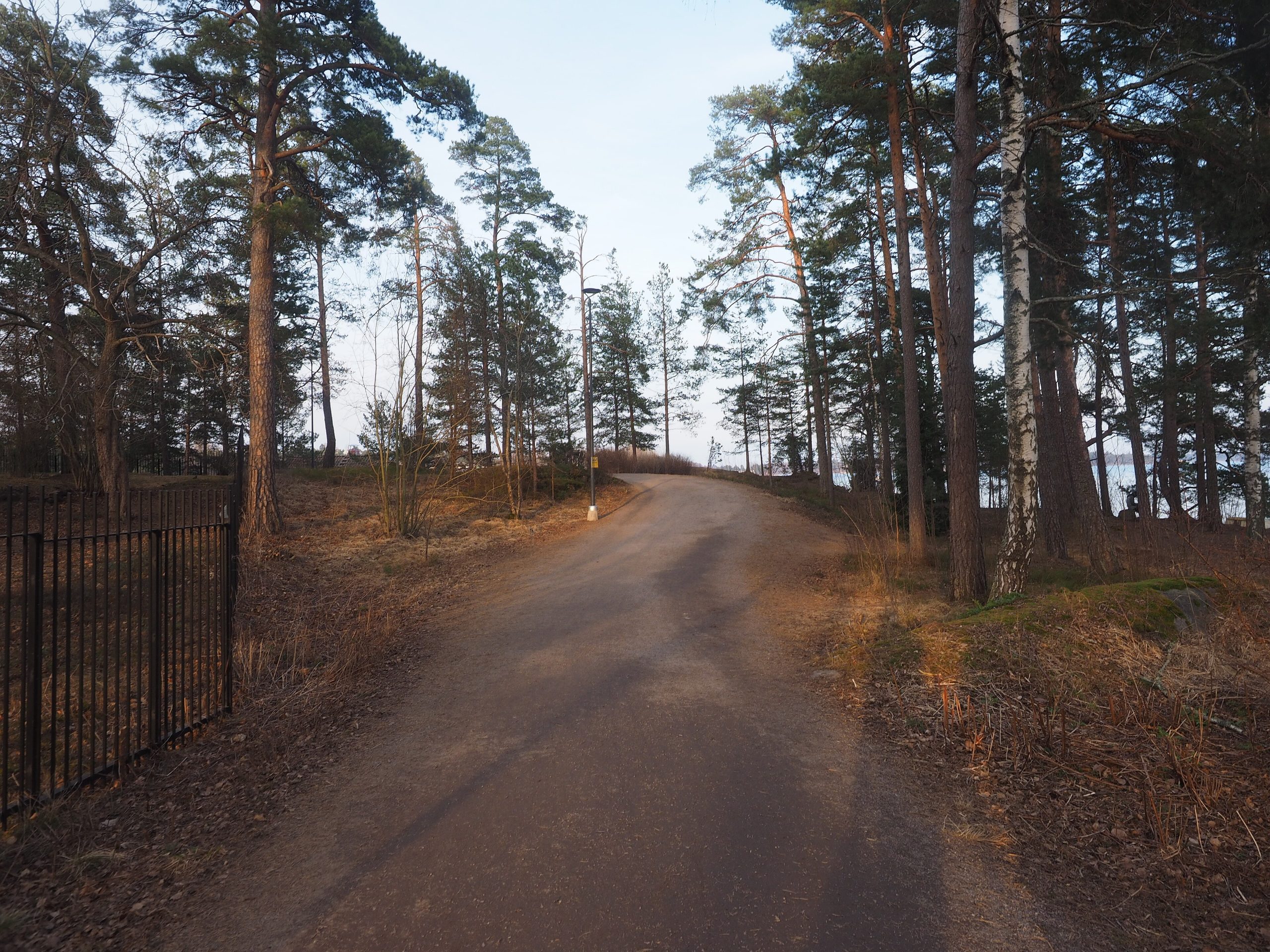 Kevätilta jäi Espoossa kuivaksi – lämpö pysyi plussalla pitkälle iltaan