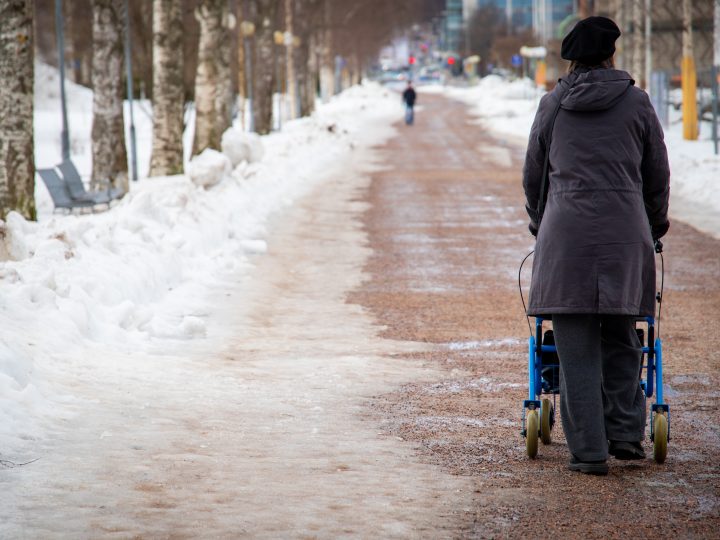Ilmatieteen laitos: jalankulkusää oli erittäin liukas Uudellamaalla 1.3.2026 – Espoossa korostuvat liukuesteet ja reittivalinnat
