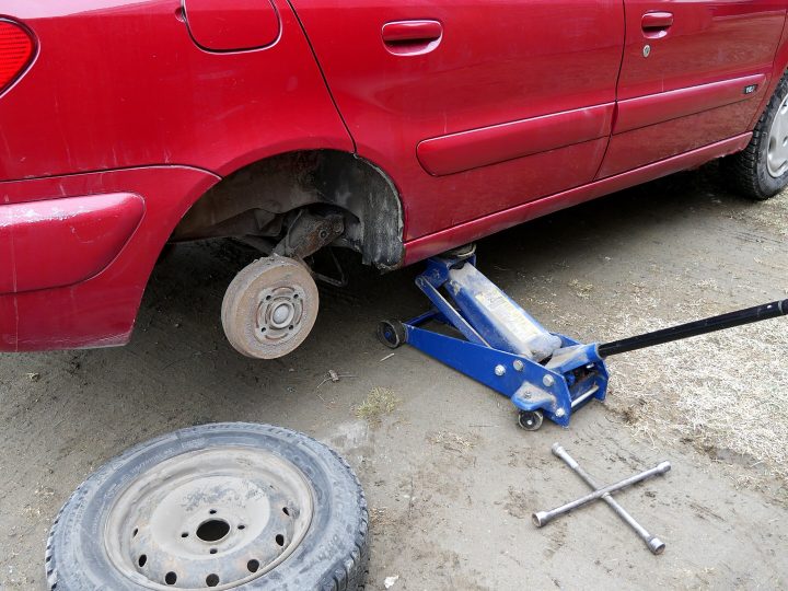 Kesärenkaiden vaihto aikaistui Espoon seudulla – kitkojen jättäminen alle ei ole hyvä säästö