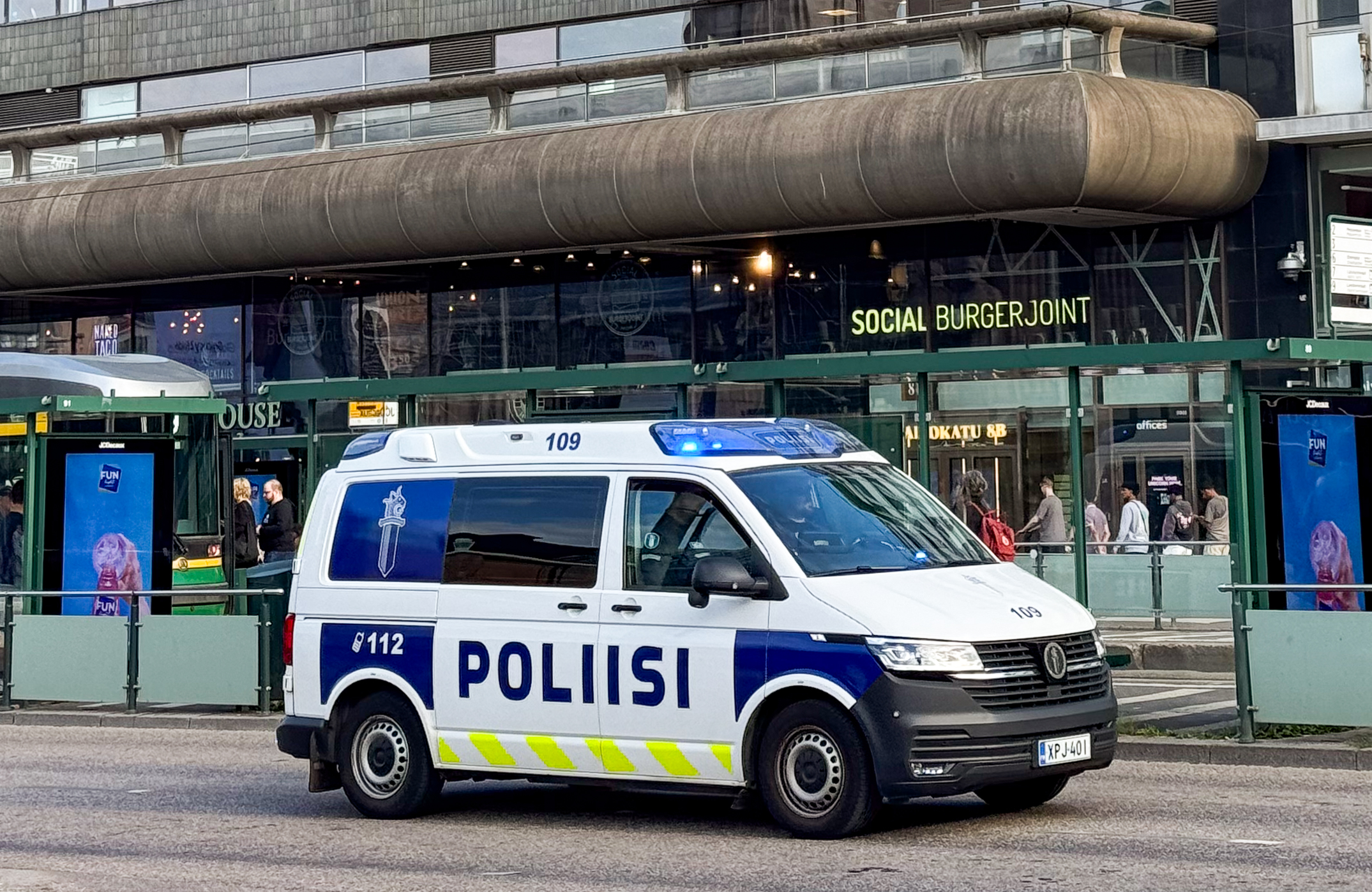 Epäilty kattoterassin tuhotyö nostaa paloturvallisuuden Espoon taloyhtiöiden pöydälle