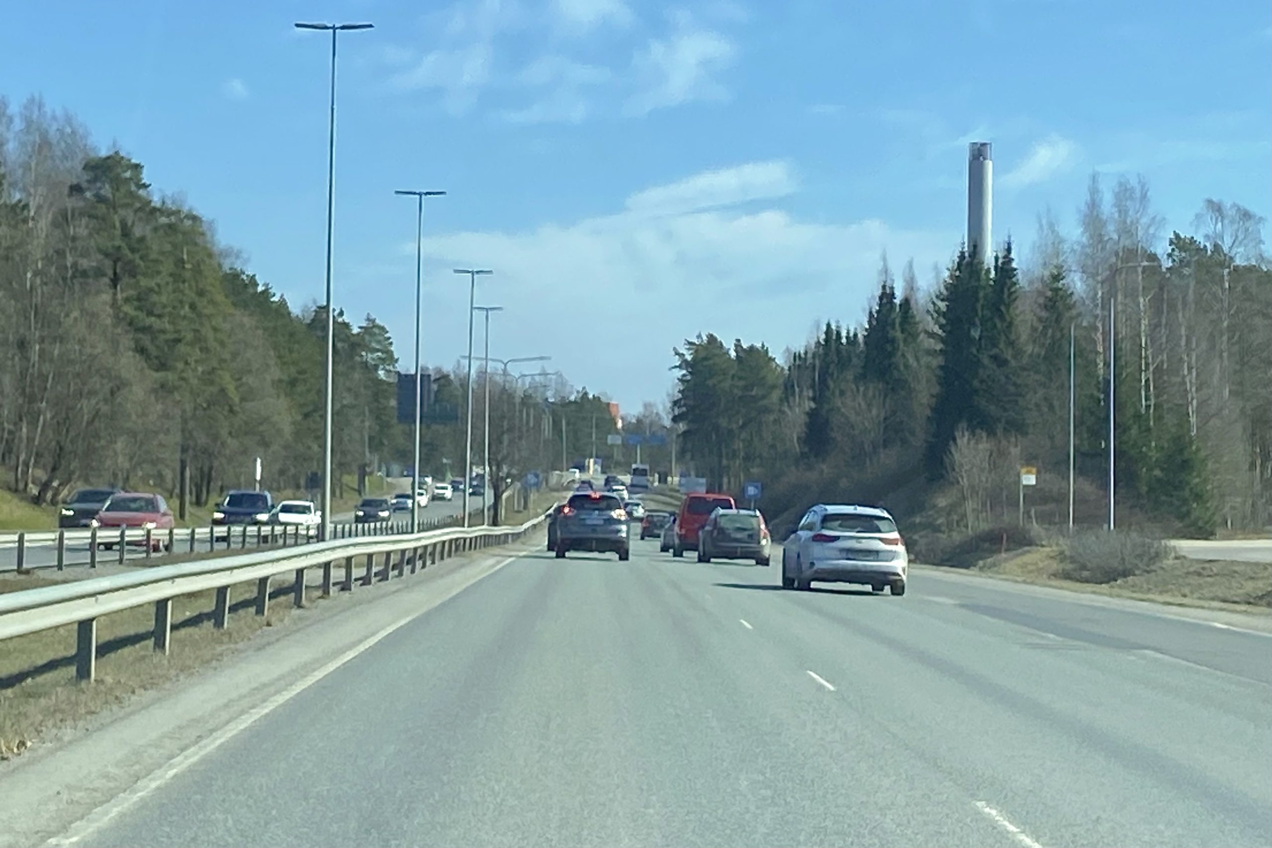 Katupöly painaa ilmanlaadun heikoksi myös Espoossa – vilkkaiden väylien varrella kevät tuntuu nyt kurkussa asti