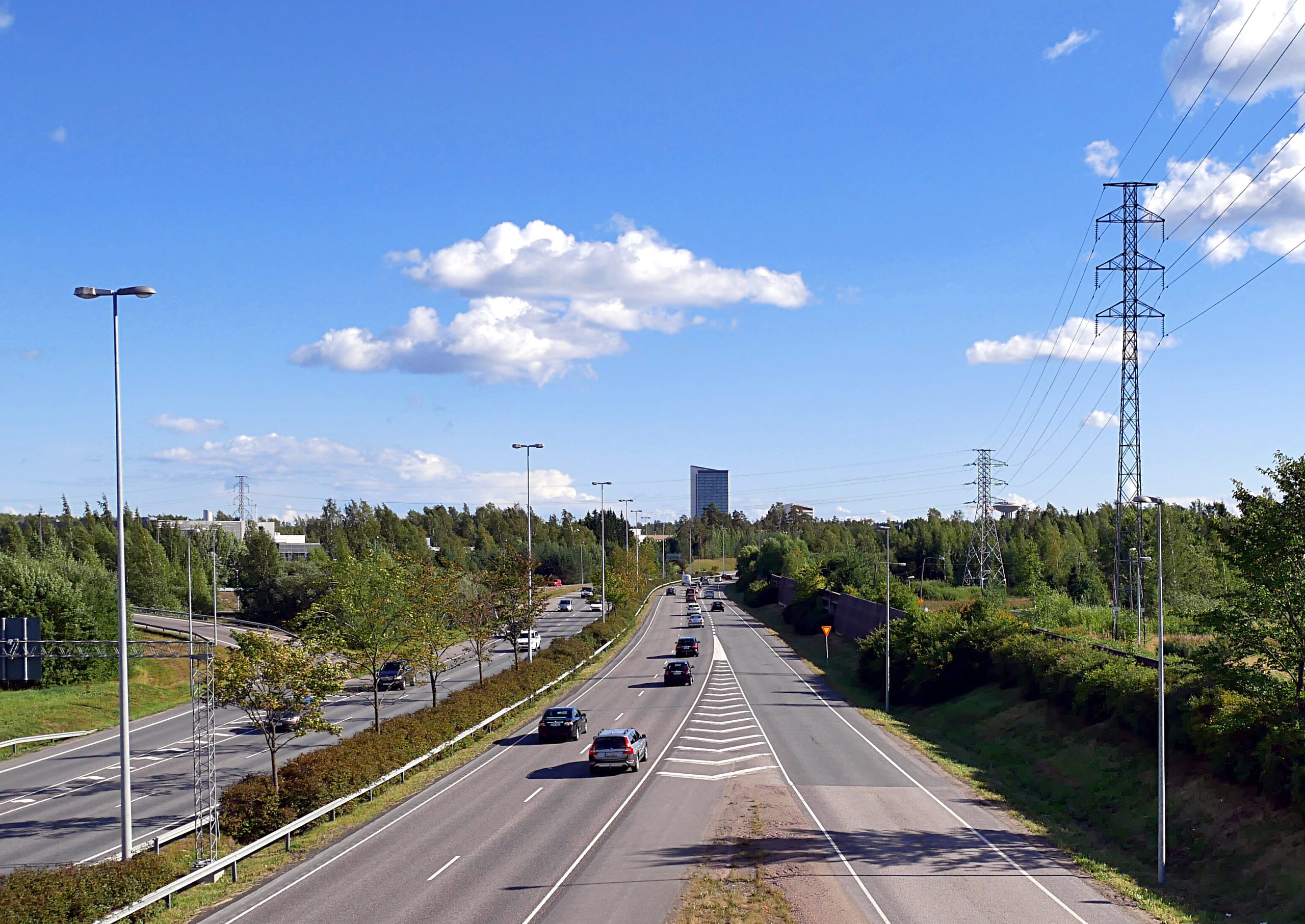 Tieverokeskustelu palasi pintaan – Espoossa puntarissa ovat työmatkat, sähköautot ja oikeudenmukaisuus