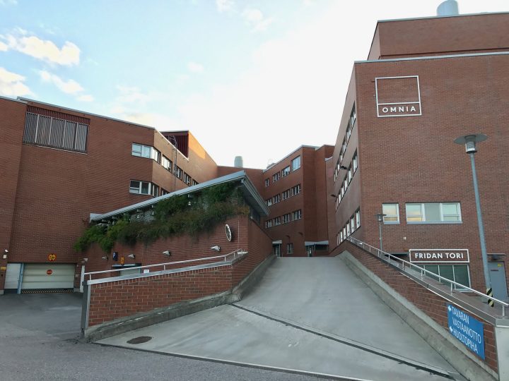 Omnian opiskelijoille uusia väyliä AMK-opintoihin – pääkaupunkiseudun oppilaitokset yhtenäistävät polkuja