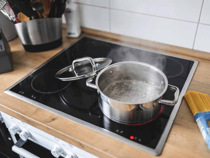 Pohjois-Espoon keittokehotus jatkuu – vesi on keitettävä viiden minuutin ajan