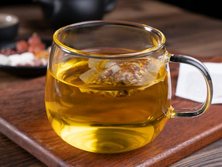 Yrttitee kallistui yllättäen huhtikuussa – Espoossa muutos voi näkyä heti kassakuitissa