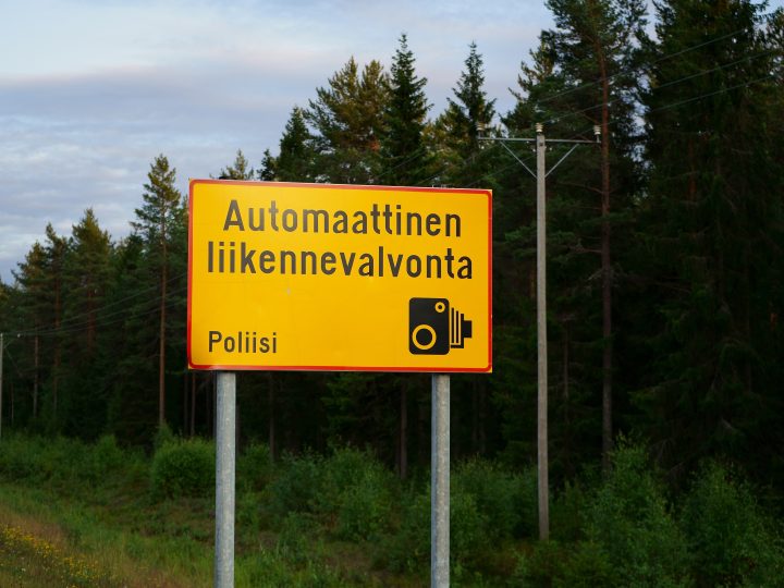 Länsi-Uudenmaan poliisi määräsi 48 ajokieltoa loppuviikon valvonnassa – Espoon Bodomintiellä vakavia ylinopeuksia