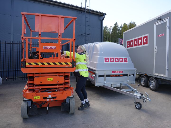 Cramon Espoon vuokraamo muutti Finnoonniittyyn – isompi piha tuo lisää kalustoa työmaille