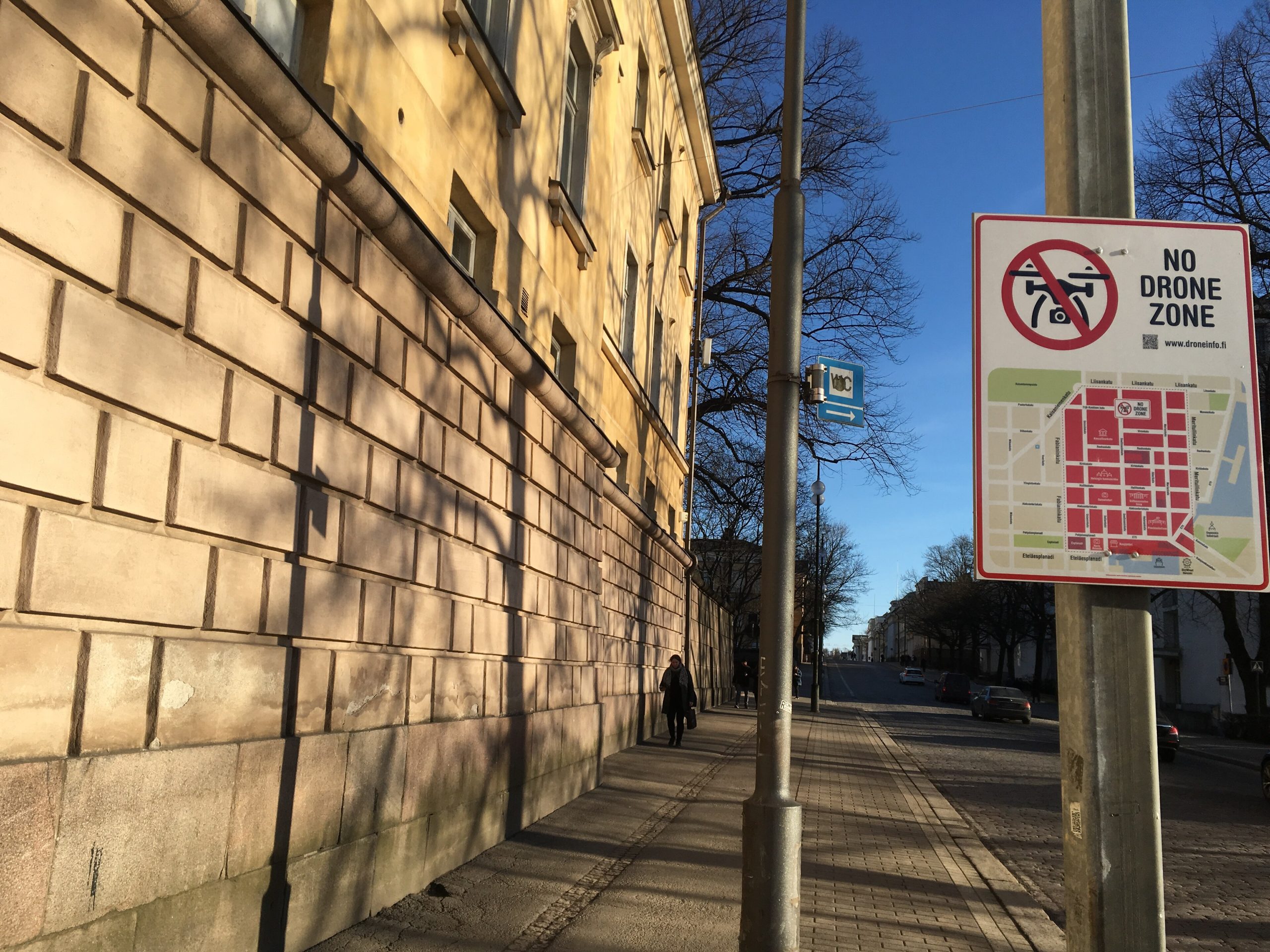 Uudenmaan droonivaroitus etenee puolustusvaliokuntaan – Espoossa huomio kääntyy vaaraviestien tavoittavuuteen