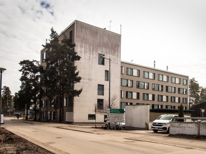 Sairausvakuutusten kasvu kertoo hoitoon pääsyn paineesta