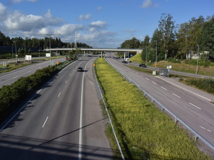 Turunväylän viiden auton ketjukolari ruuhkautti iltapäiväliikennettä Espoossa