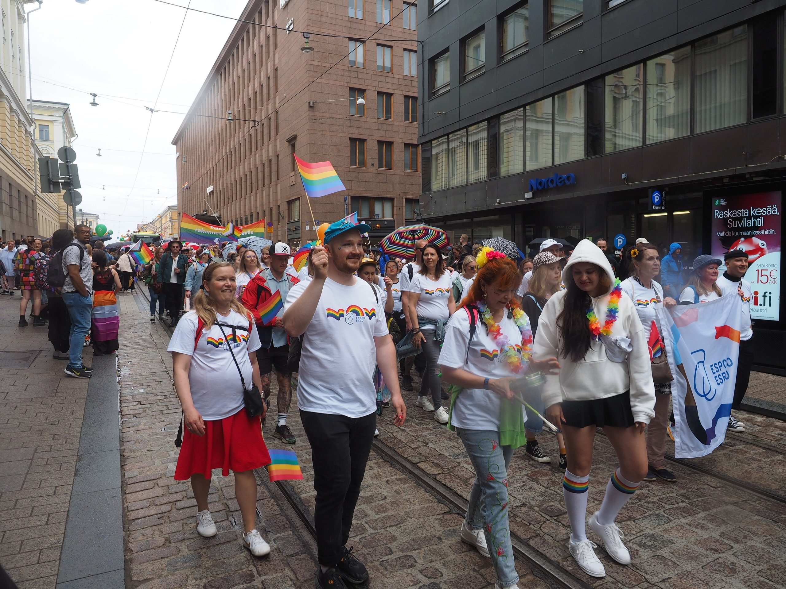 Espoo toi yhdenvertaisuuden näkyvästi Pride-kulkueeseen