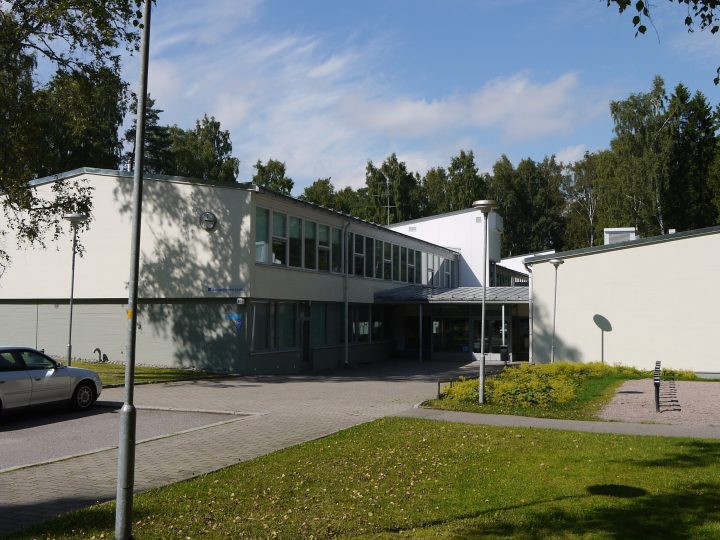 Espoo hylkäsi Suvivirsi-hyvitykset – koulun juhlat nousivat jälleen yhdenvertaisuuden ja perinteen rajapinnalle