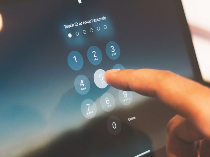 Samsung tiukentaa puhelinten näytönlukitusta One UI 9:ssä