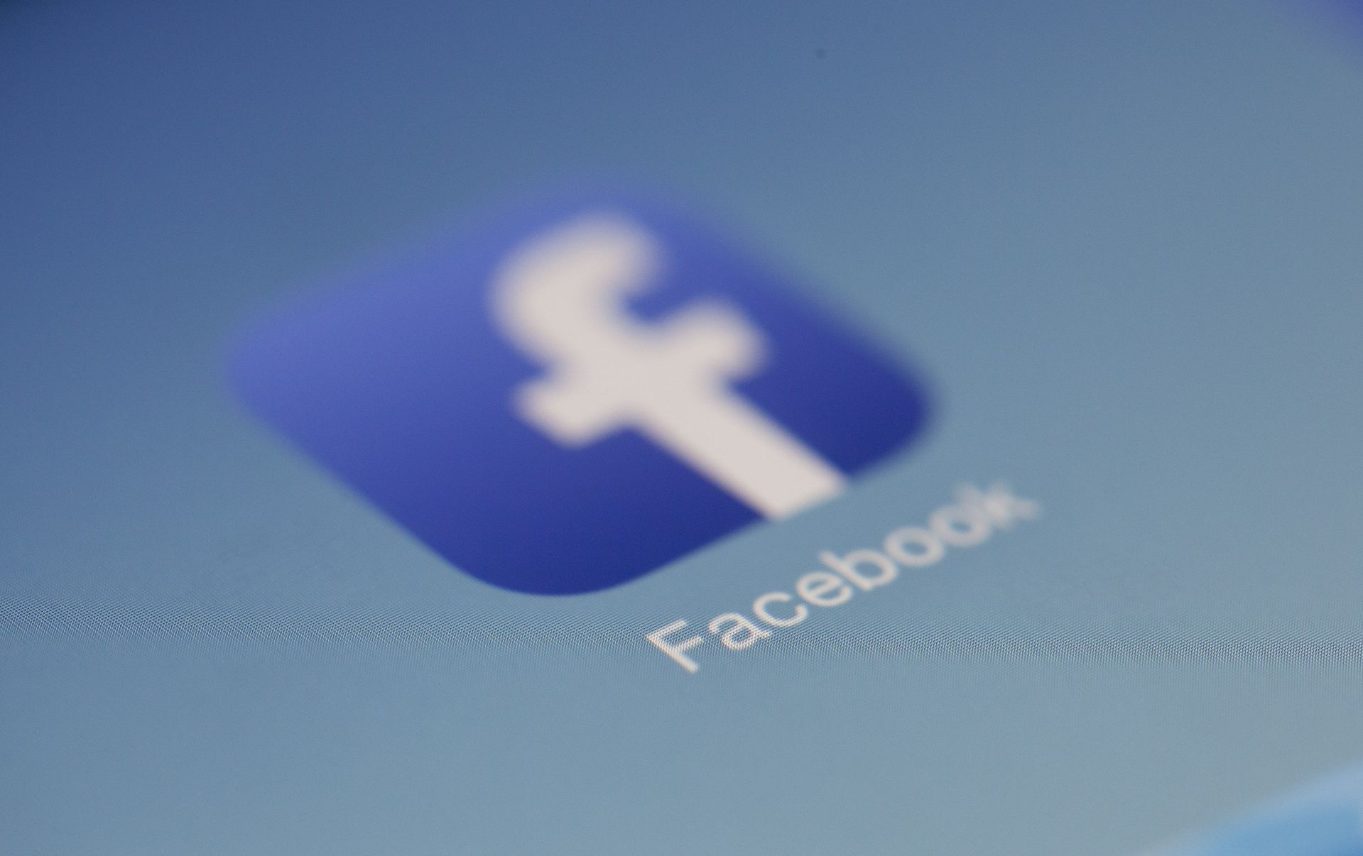 Facebook yrittää vähentää valeprofiileja uudella vahvistusmerkillä