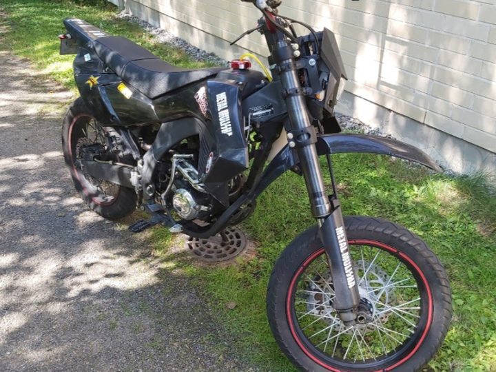 Poliisia paenneet mopoilijat aiheuttivat vaaratilanteita Espoossa ja lähikunnissa