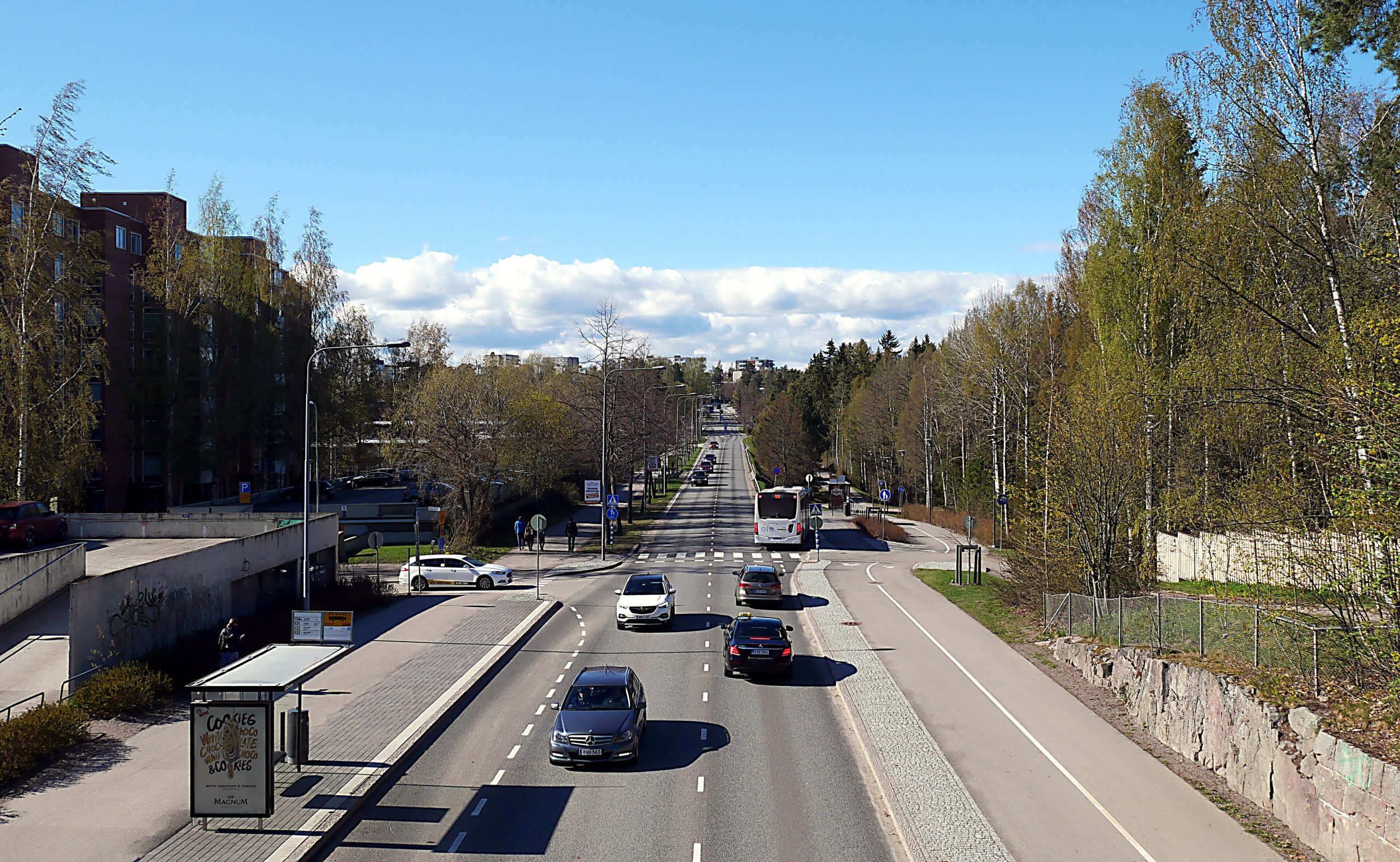 Puolet autoilijoista ylittää pääteiden nopeusrajoituksen – pienikin ylitys syö turvamarginaalia