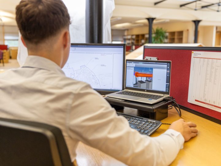 Työpaikkailmoitukset piristyivät – rakentaminen ja teknologia vetävät palvelualoja vahvemmin