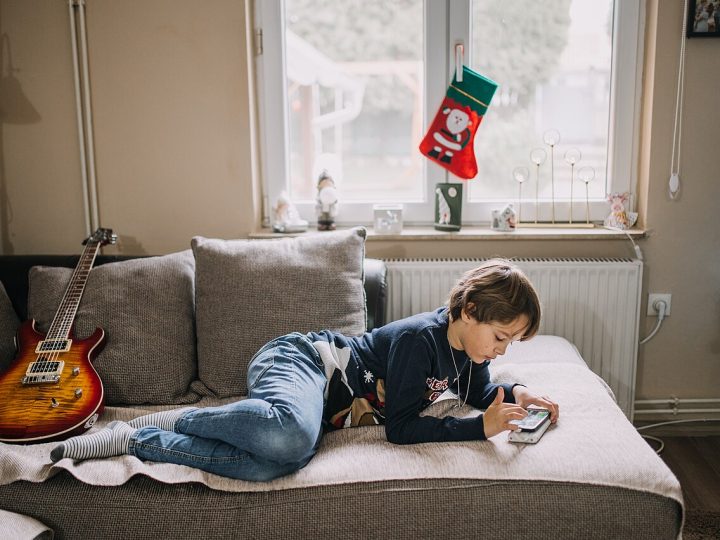 Komissio ehdottaa 15 vuoden ikärajaa itsenäisille sometileille