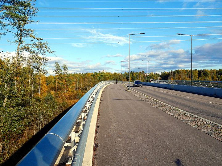 Silta voi jäätyä ennen muuta tietä – syysliukkaus vaatii ennakointia