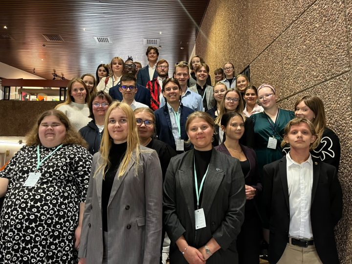 Nuoret ideoivat Hanasaaressa aloitteita Pohjoismaiden neuvostolle