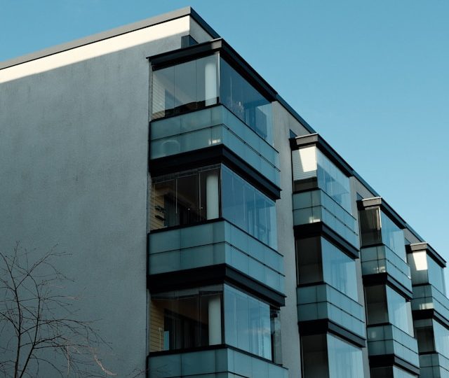 Espoon Asunnoissa tupakointi sallitaan lokakuusta vain merkityillä paikoilla